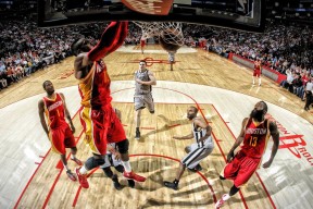 star sports下载-体坛魔幻夜，里尔伤情搅局社区盾，哈登跨界利物浦刷分，AC米兰篮板绝杀引爆全网